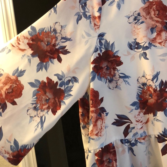 Flowy floral blouse - Picture 2 of 3